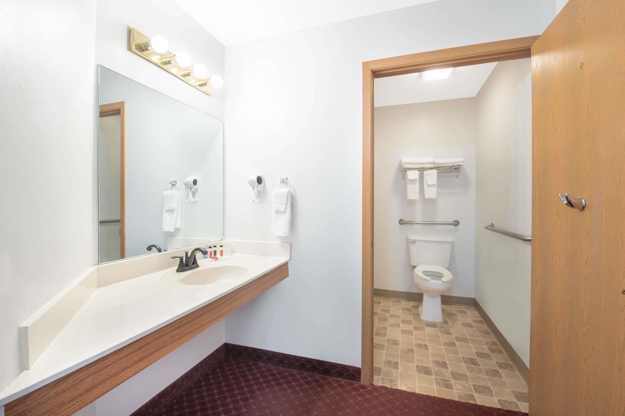 Travelodge By Wyndham Spearfish Extérieur photo
